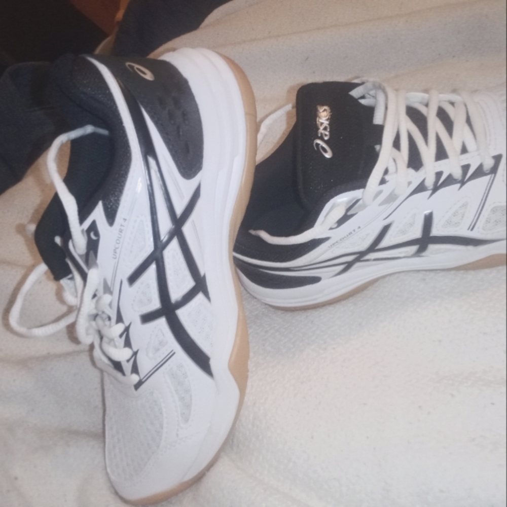 Asics black and white upcourt 4 volleyball sneakers